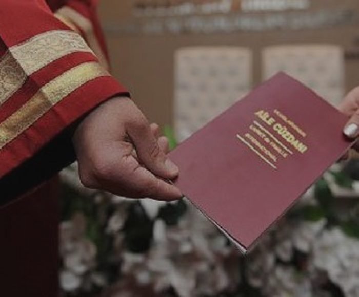 evli kadının soyadı; kadının soyadı; bekarlık soyadı; kızlık soyadı; evlenmeden önceki soyadının kullanımı;