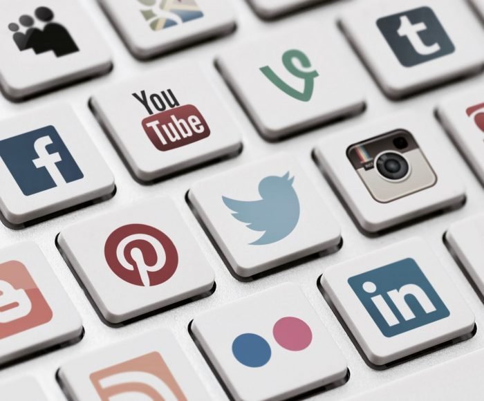 sosyal medya ikonlu klavye - izinsiz giriş