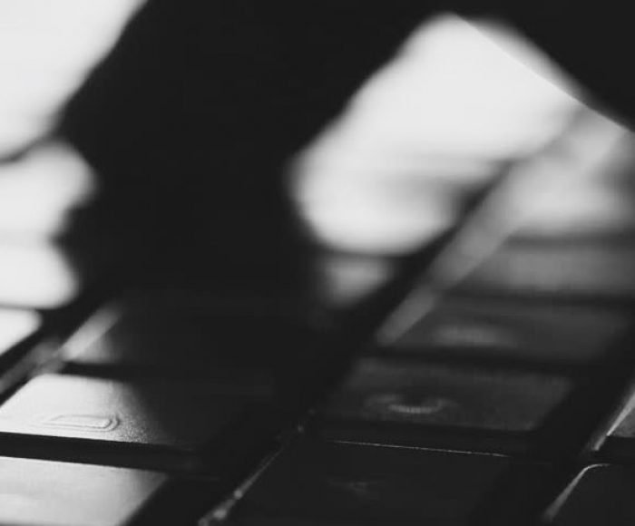 suçu övme - suçluyu övme suçu ve internet üzerinde suçu övme suçu