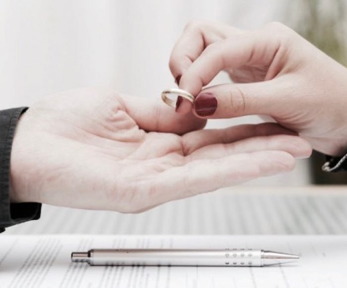 boşandığım eşimin soyadını kullanmaya devam edebilir miyim