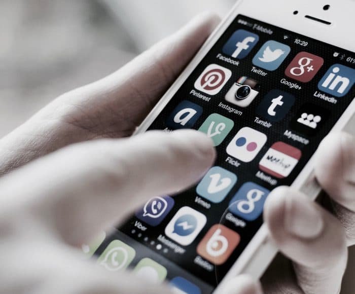 sosyal medya hesaplarının mülkiyeti; kullanıcı sözleşmeleri; sosyal medya hesap sahipleri;