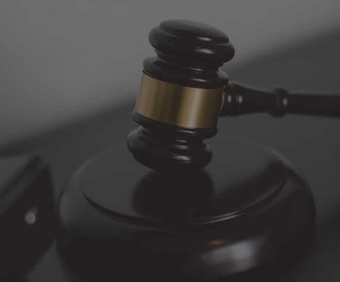 kamulaştırma; hukuki el atma; idarenin takdir yetkisi; mülkiyet hakkı; anayasa mahkemesine başvuru;