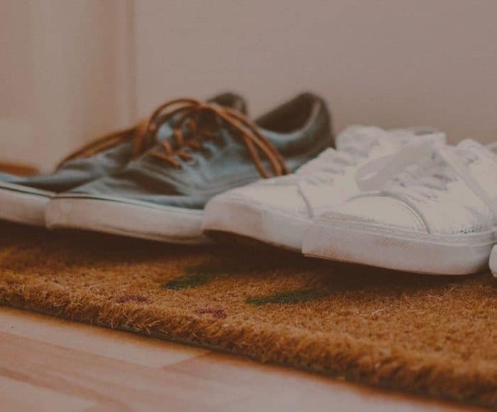 aile oturma izni; aile oturma izninin şartları; aile ikamet izni ve vatandaşlık; aile oturma izninin reddi veya iptali; anlaşmalı evlilik; aile; çocuk; ayakkabı;