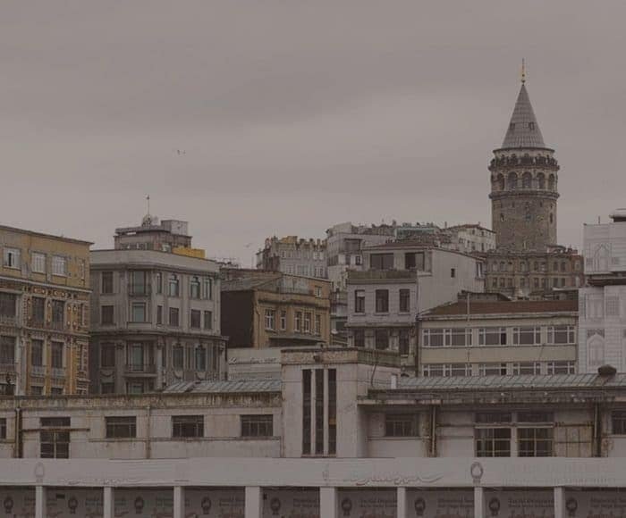 uzun dönem oturma izni; uzun dönem oturma ikamet izni nasıl alınır; süresiz oturum izni; uzun dönem ikamet izni şartları; galata kulesi; istanbul; yerleşim;