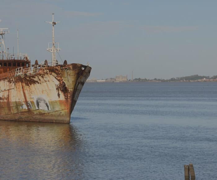 sicil kaydı olmayan sahipsiz gemi; sahipsiz geminin mülkiyeti; sahipsiz gemi; ihraz;