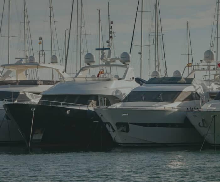 yabancı ülkede gemi ve yat tescili; uluslararası tescil; kolay bayrak devleti; yabancı ülke sicil riskleri;