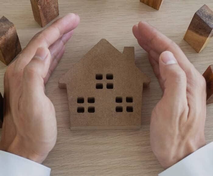 eve izinsiz girilmesi; iş yerine zorla girilmesi suçu; silahla eve girme suçu; konut dokunulmazlığı;