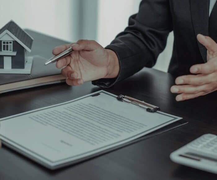 rehin sözleşmesi imzalayan avukat ve müvekkil