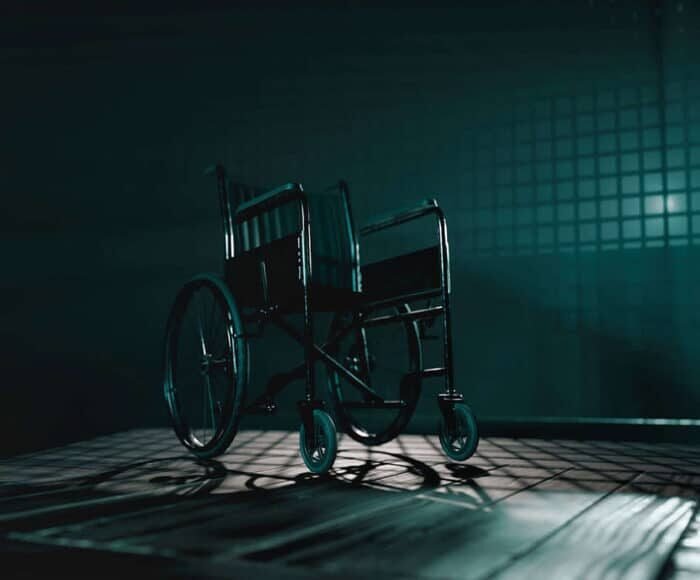 Kamu hastanesi yanlış tedavi sonucu tekerlekli sandalye